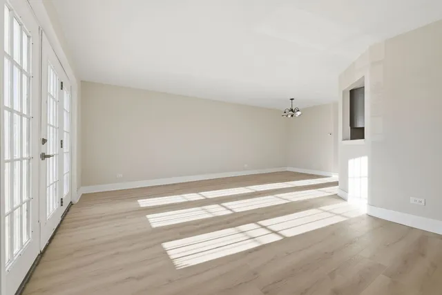 $2,100 | 382 Oak Trails Road, Unit 301, Des Plaines, IL 60016