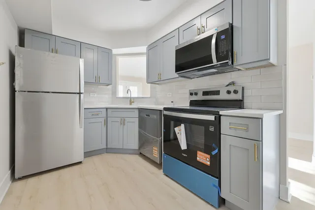 $2,100 | 382 Oak Trails Road, Unit 301, Des Plaines, IL 60016