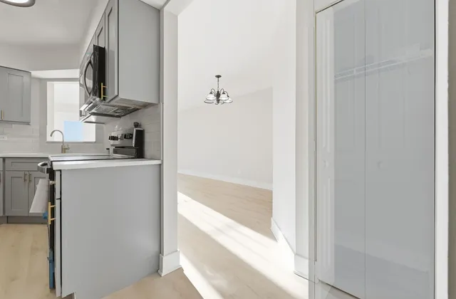 $2,100 | 382 Oak Trails Road, Unit 301, Des Plaines, IL 60016