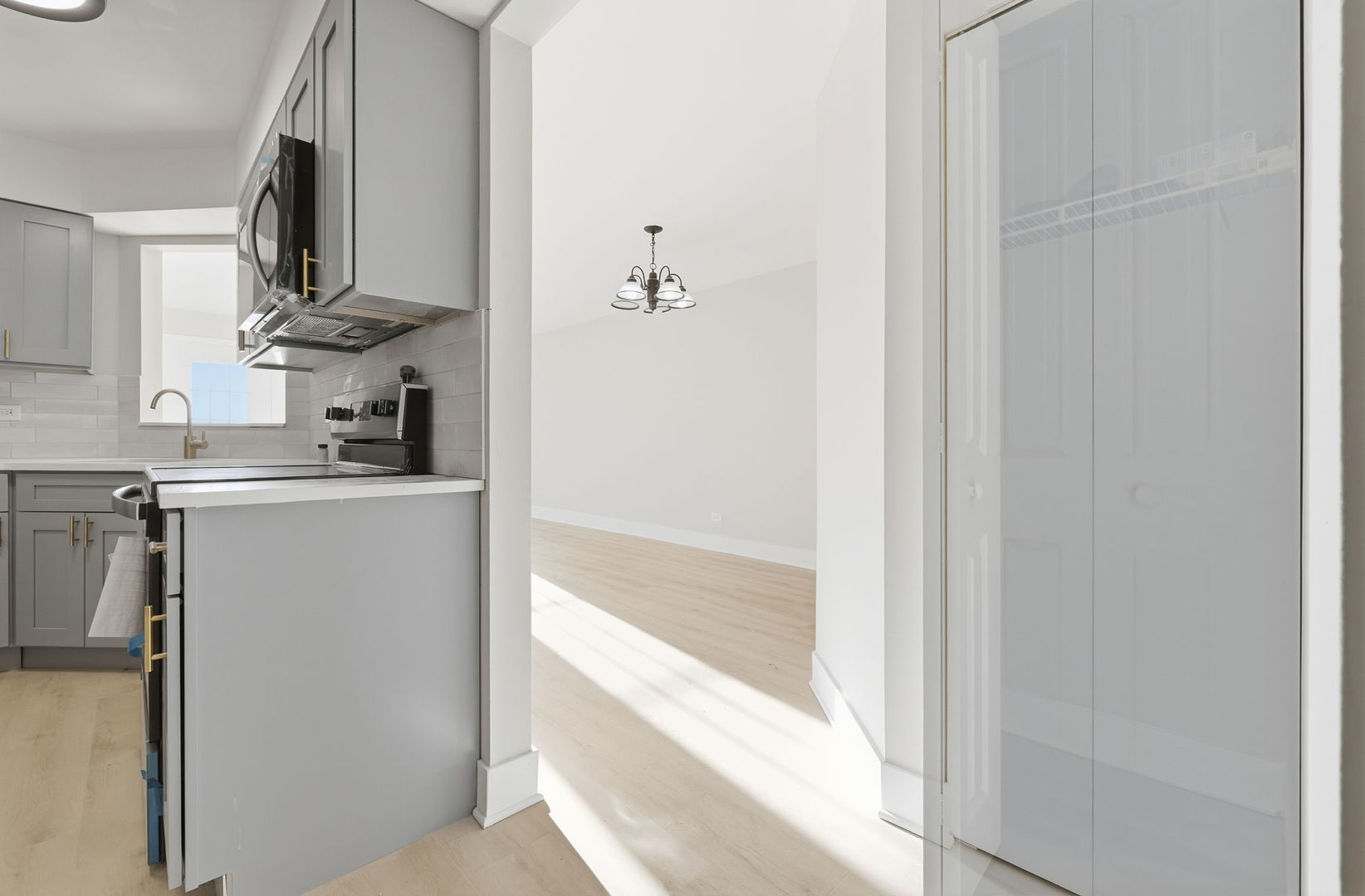 382 Oak Trails Road, Unit 301 Des Plaines, IL 60016 - Photo 9 of 20