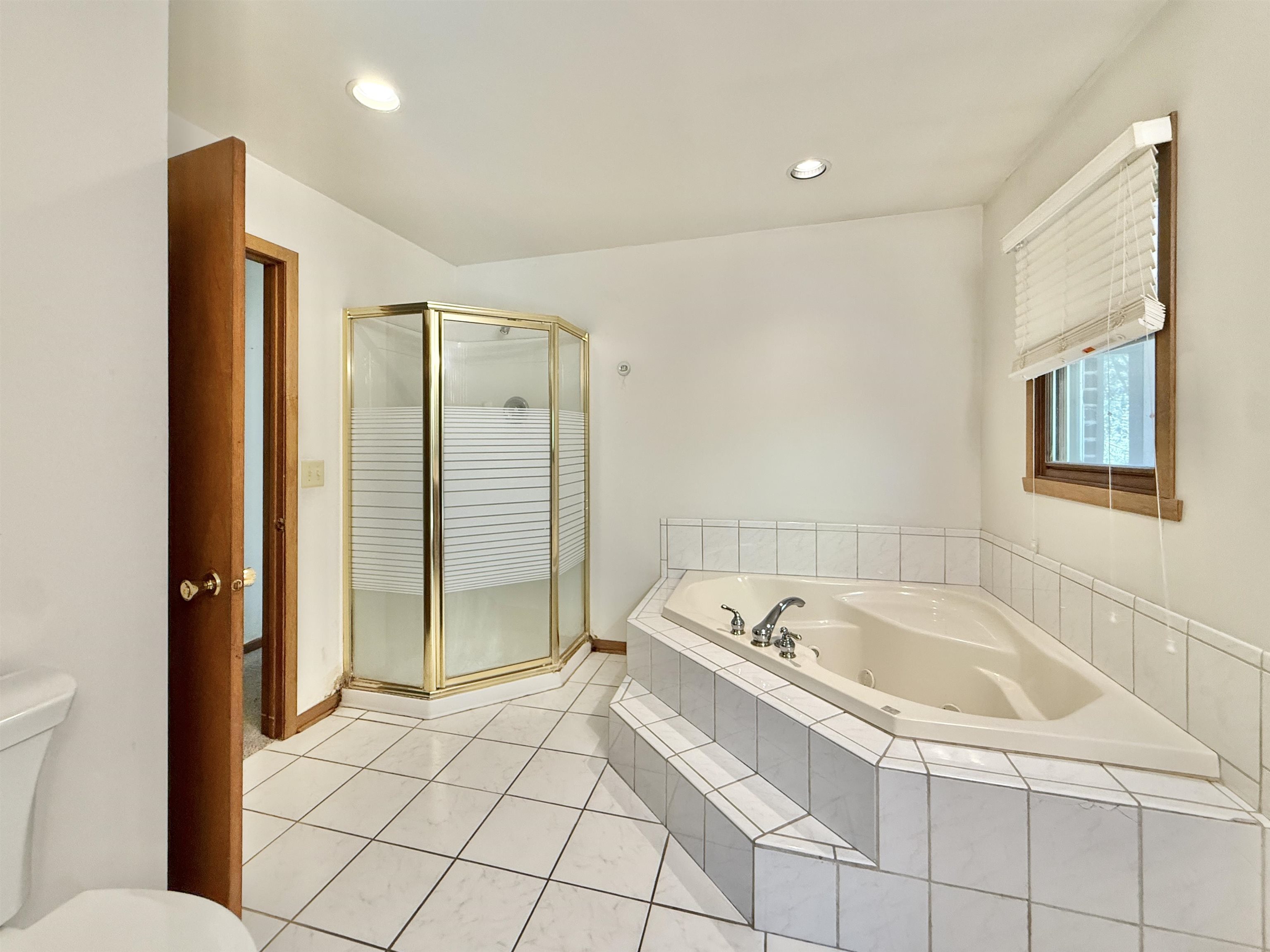 3620 Valerie Road Roscoe, IL 61073 - Photo 12 of 26 a spacious bathroom with a bathtub and shower