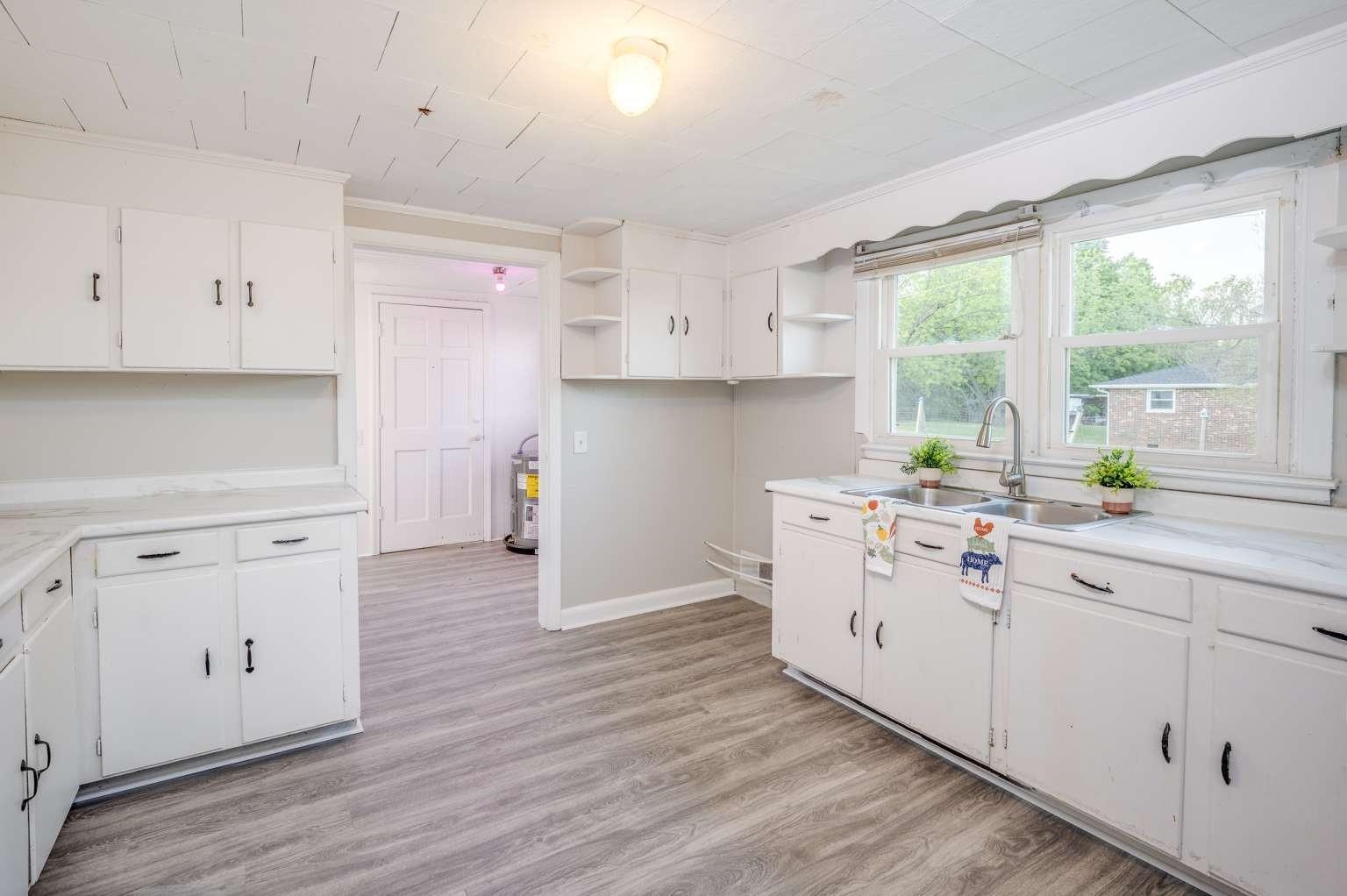 282 Tucapau Road Wellford, SC 29385 - Photo 8 of 21