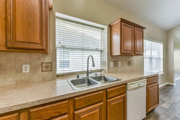 $2,200 | 9127 Willow Crossing Drive, Houston, TX 77064