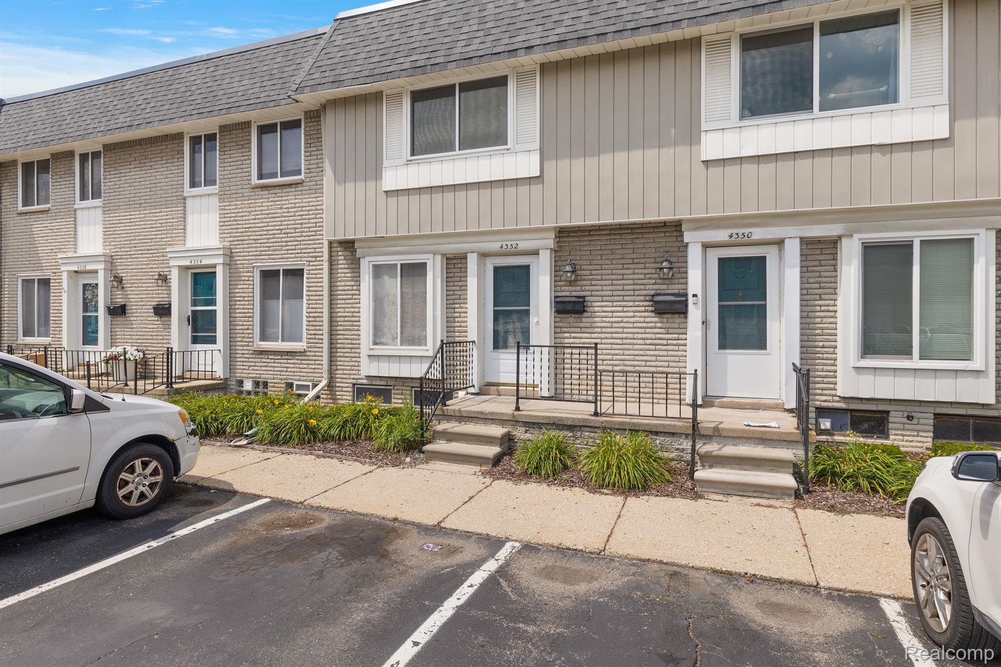 4352 15 Mile Road Sterling Heights, MI 48310 - Photo 3 of 37 Gallery Image 3