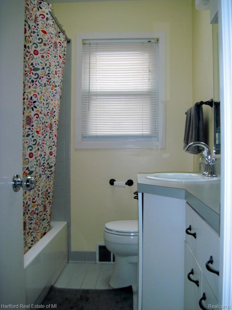3320 Normandy Road Royal Oak, MI 48073 - Photo 11 of 14 Bath