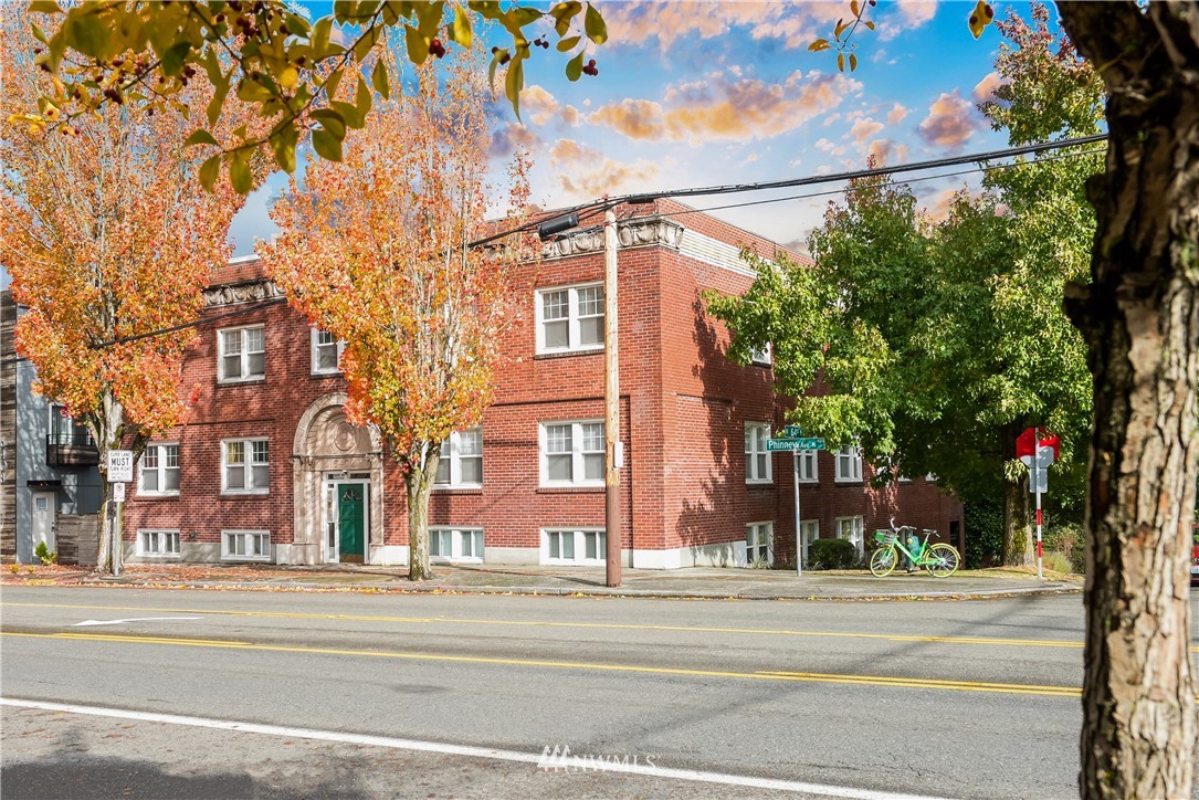6402 Phinney Avenue North Seattle, WA 98103 - Photo 1 of 17