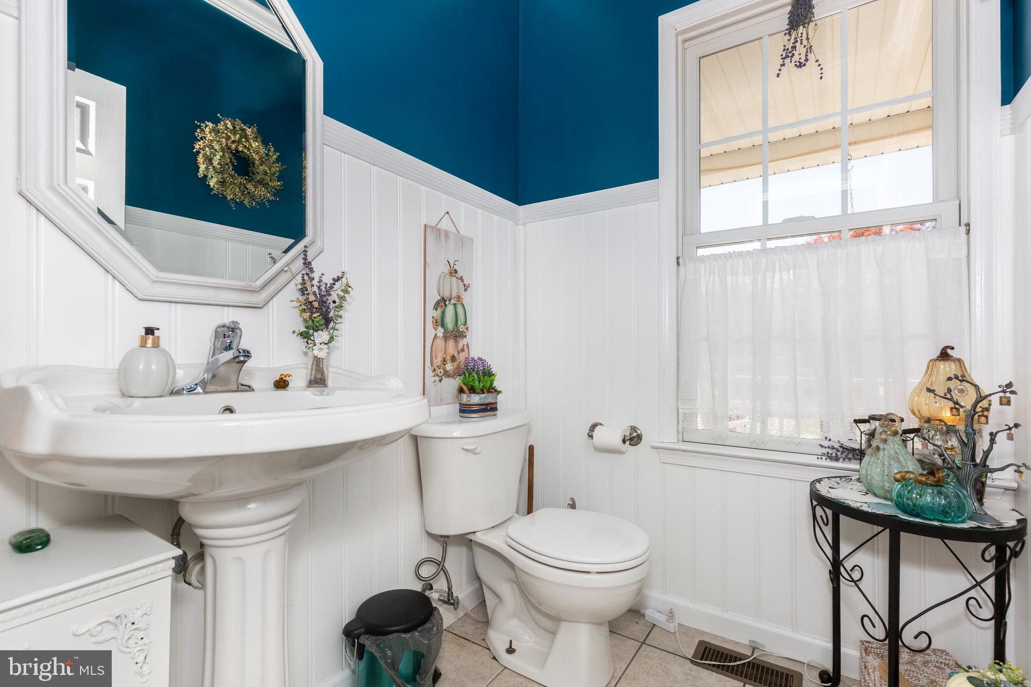 128 Pine Grove Road Hanover, PA 17331 - Photo 25 of 93 Powder room