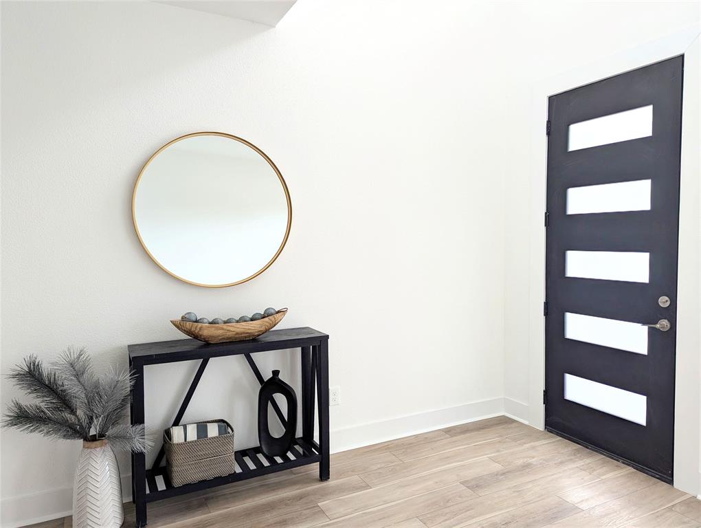 3786 Wenatche Drive Dallas, TX 75233 - Photo 2 of 16 a view of a livingroom with furniture
