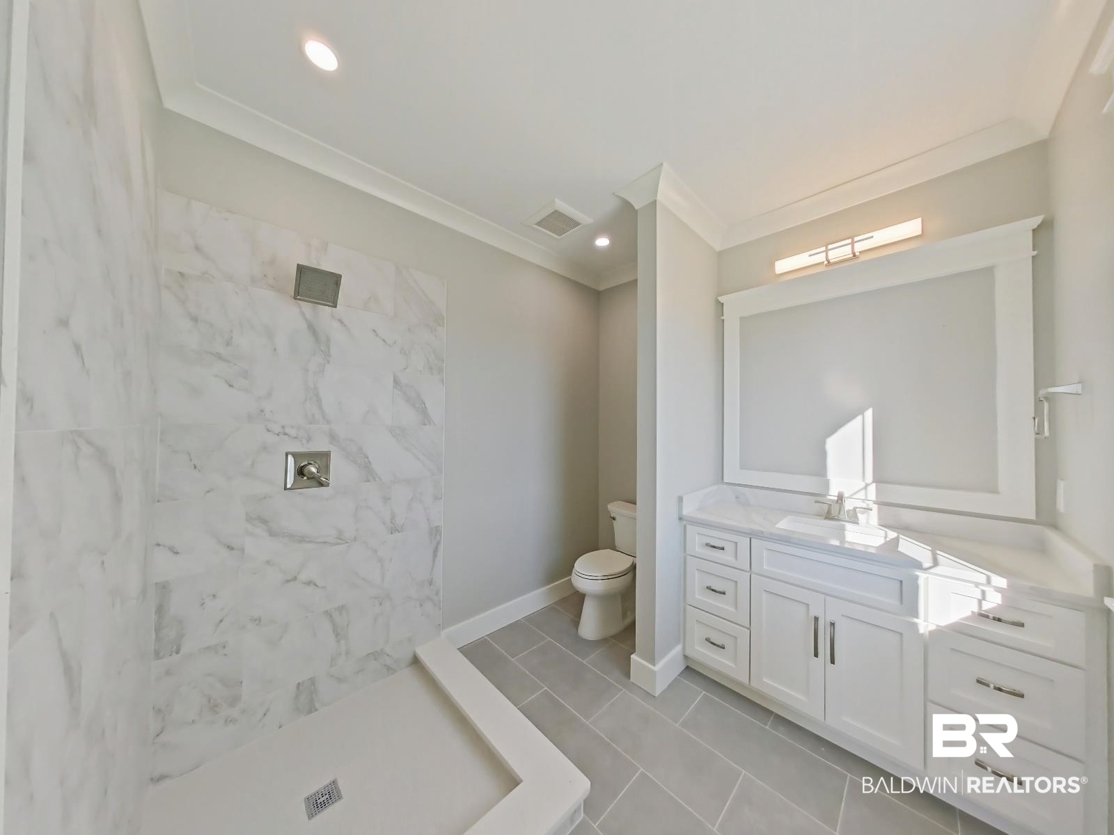 832 Inlet Circle Gulf Shores, AL 36542 - Photo 28 of 36 Guest Bath
