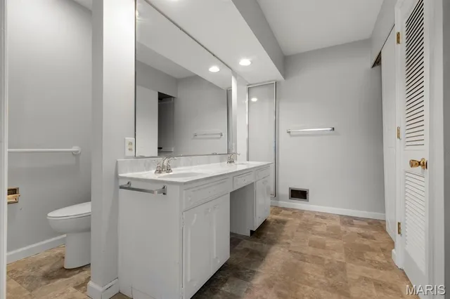 $380,000 | 30 North Joyce Ellen Way, St. Peters, MO 63376