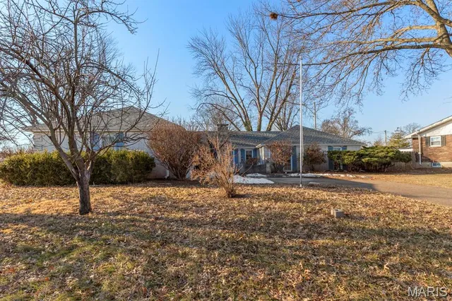 $380,000 | 30 North Joyce Ellen Way, St. Peters, MO 63376