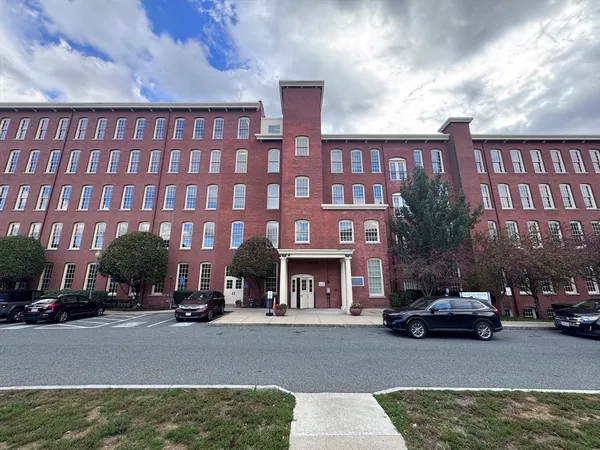 $2,800 | 4 Bishop Street, Unit 303, Framingham, MA 01702