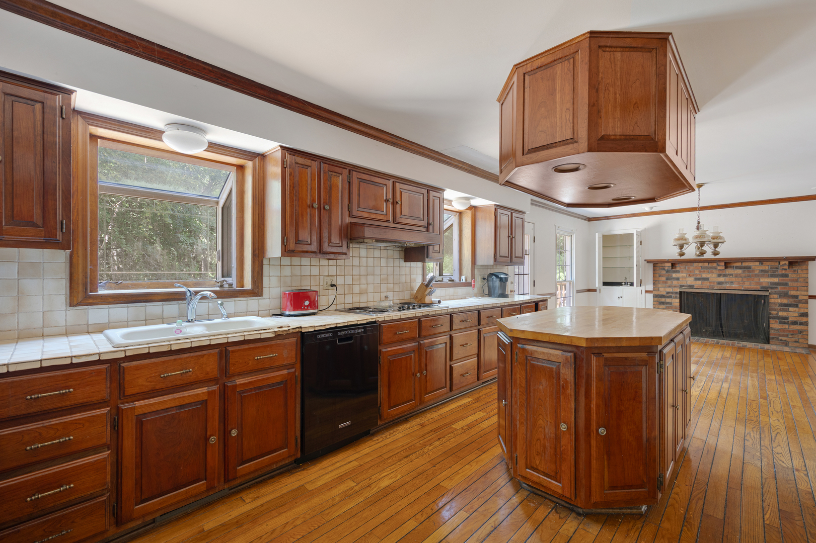 34-w398 Country Club Road Wayne, IL 60184 - Photo 9 of 38 Gallery Image 9