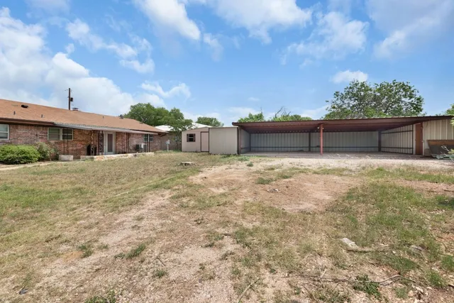 $350,000 | 2025 Forest Trail, Kingsland, TX 78639