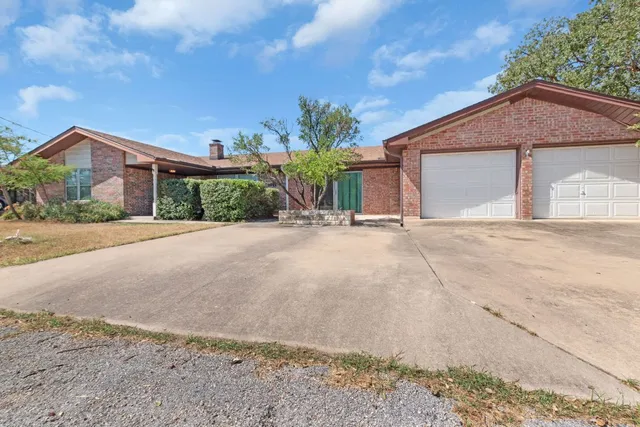 $350,000 | 2025 Forest Trail, Kingsland, TX 78639