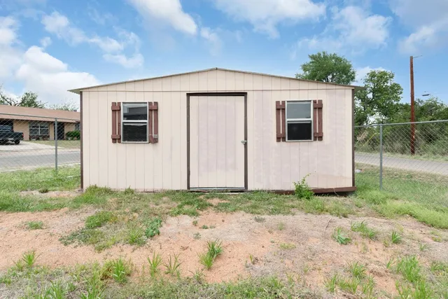 $350,000 | 2025 Forest Trail, Kingsland, TX 78639