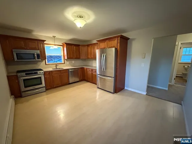 $2,300 | 651 10th Street, Lyndhurst, NJ 07071