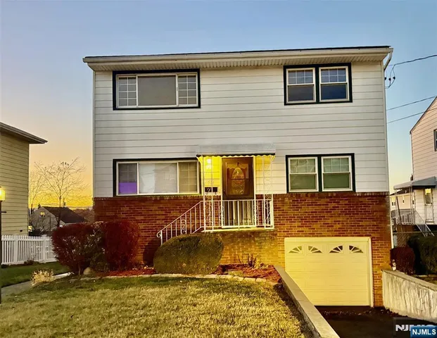 $2,300 | 651 10th Street, Lyndhurst, NJ 07071