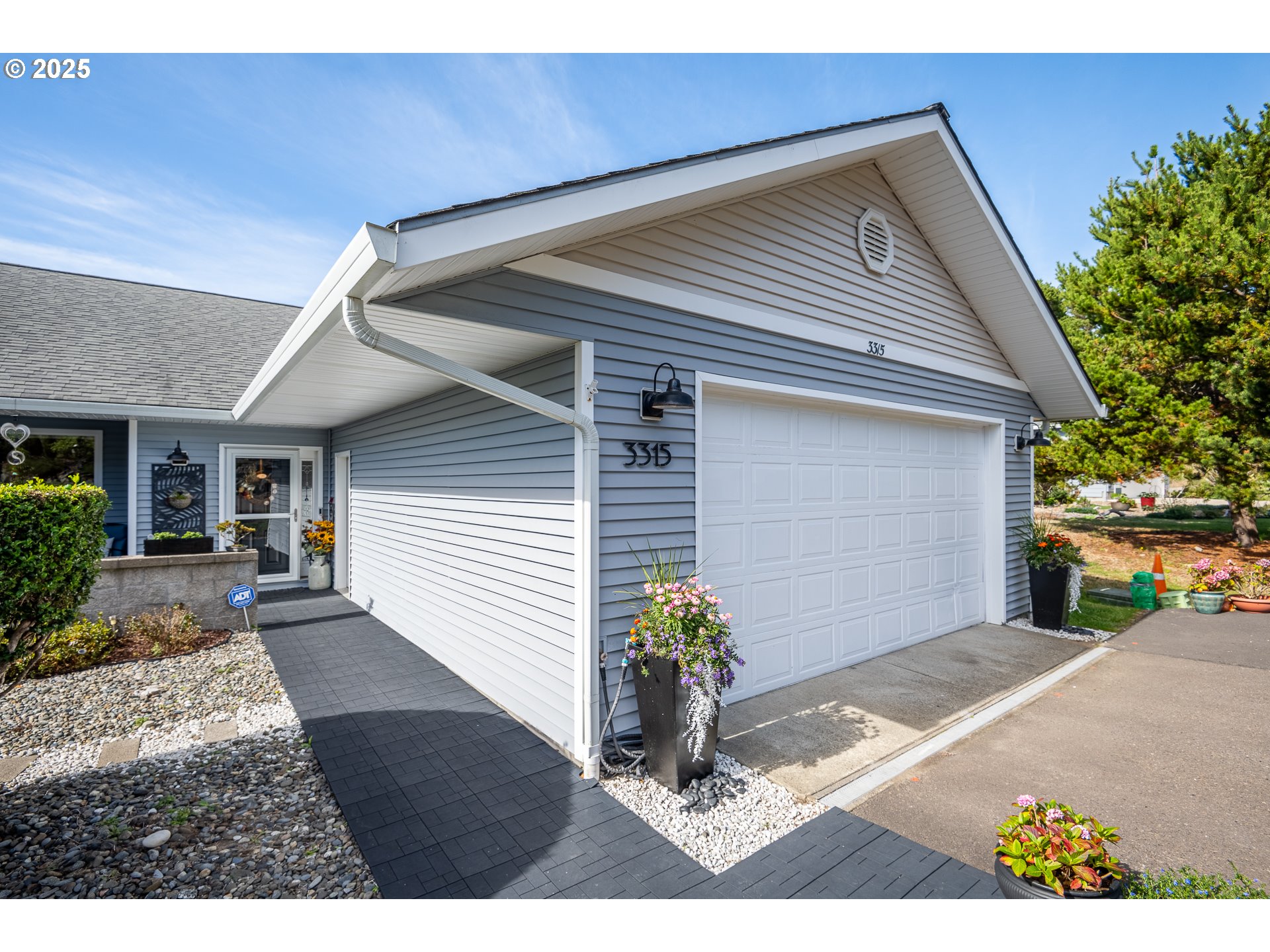 3315 Rhododendron Drive Florence, OR 97439 - Photo 12 of 48 a front view of a house with garden