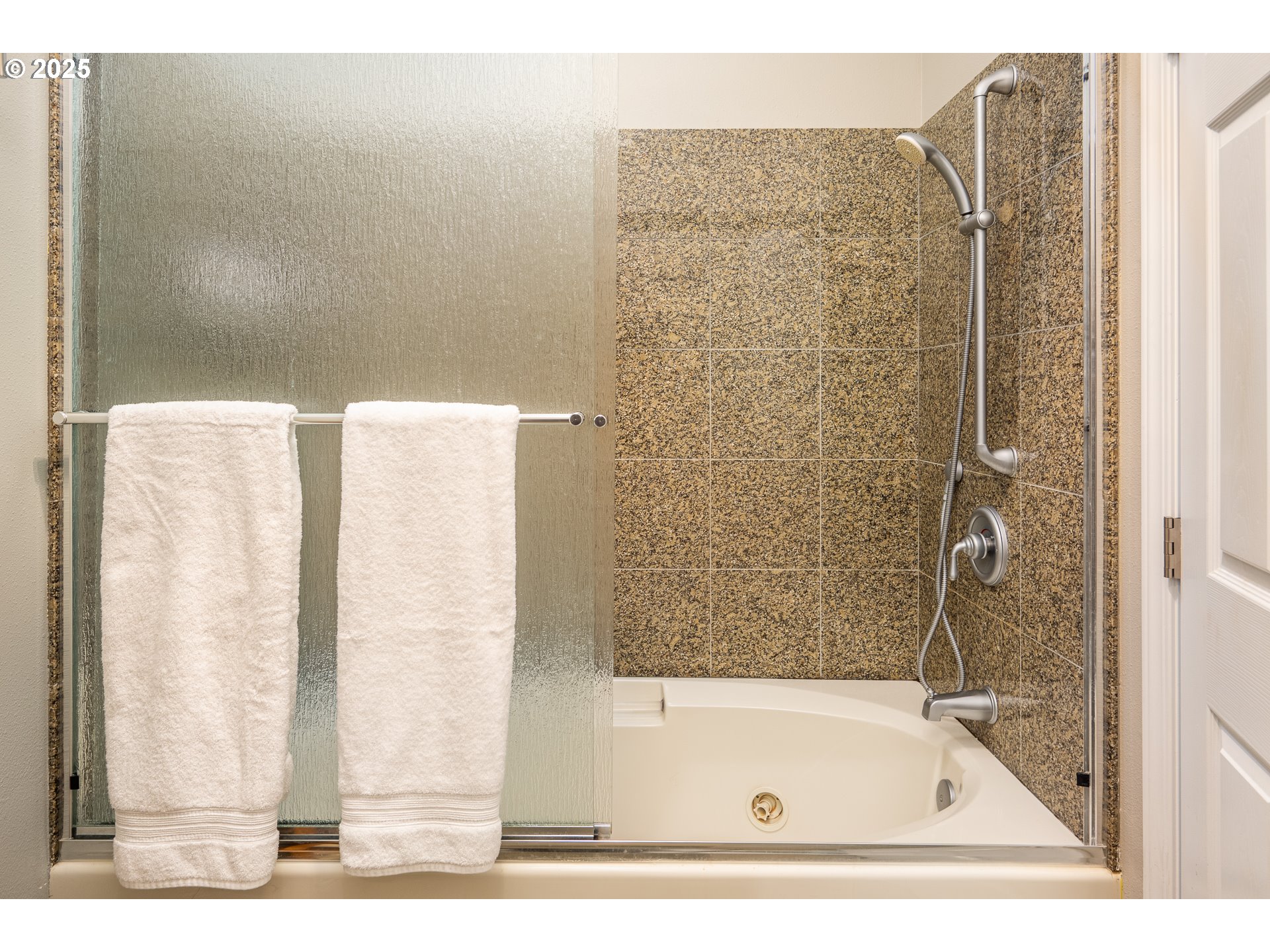 3315 Rhododendron Drive Florence, OR 97439 - Photo 39 of 48 a bathroom with a shower