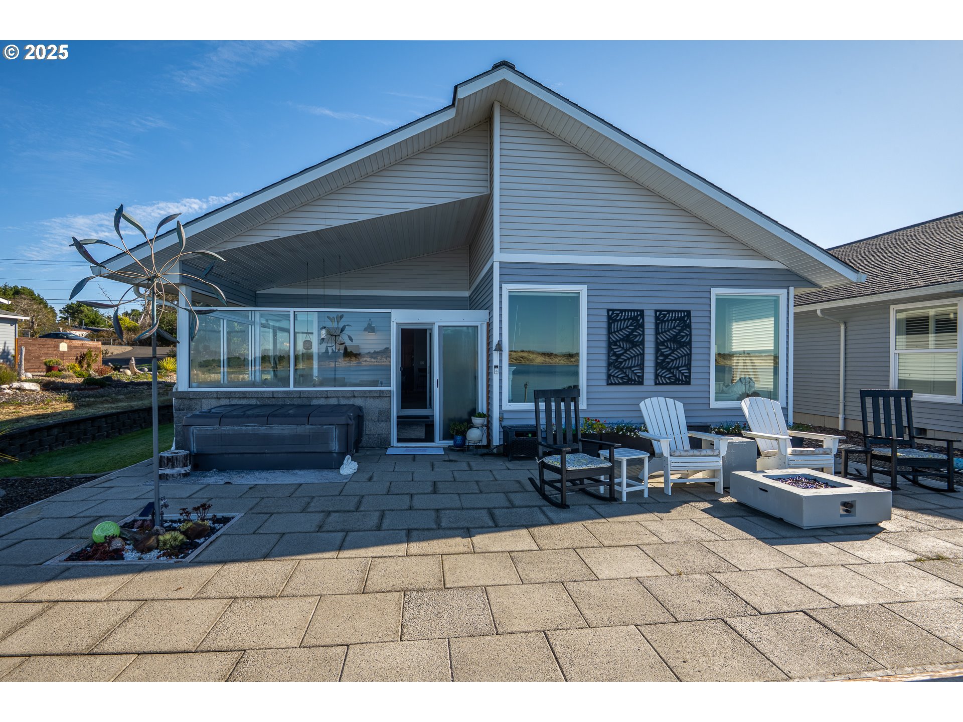 3315 Rhododendron Drive Florence, OR 97439 - Photo 6 of 48 a outdoor space with lots of tables and chairs