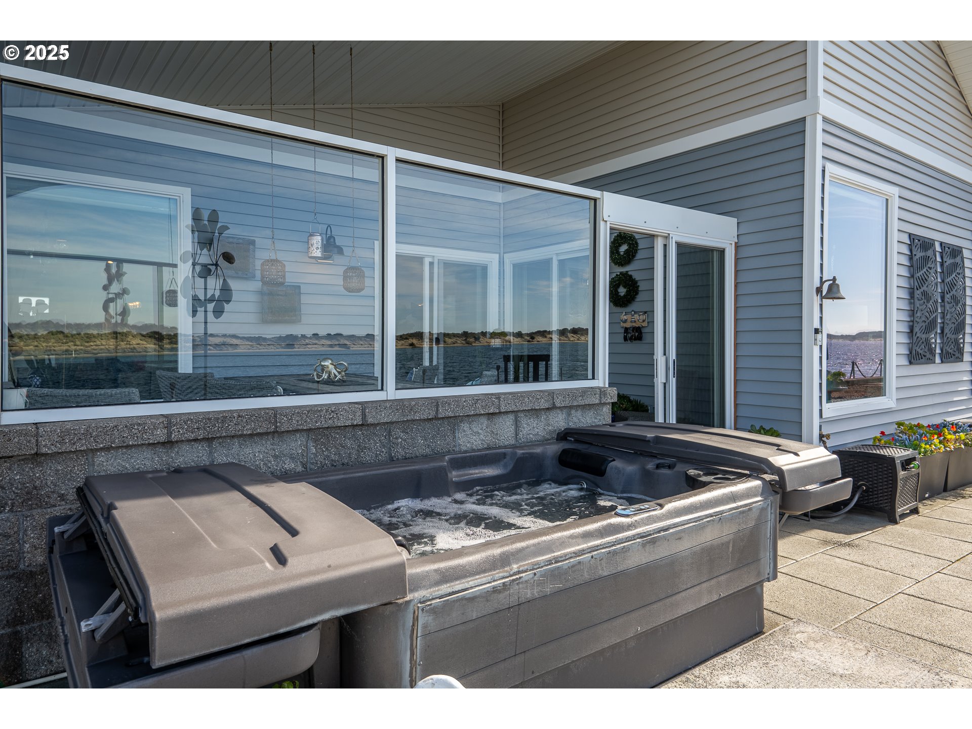 3315 Rhododendron Drive Florence, OR 97439 - Photo 8 of 48 a living room with furniture