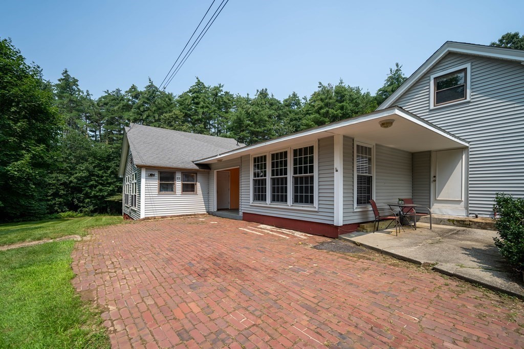 69 New Boston Road Sturbridge, MA 01566 - Photo 36 of 42 a front view of a house with a garden