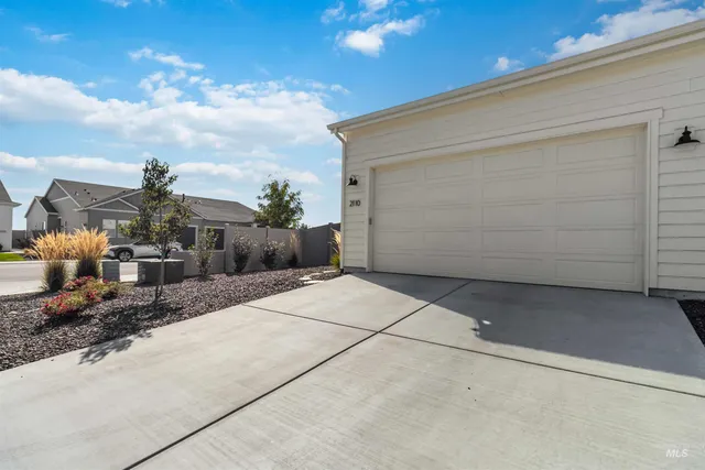 $449,675 | 2110 North Milestone Way, Star, ID 83669