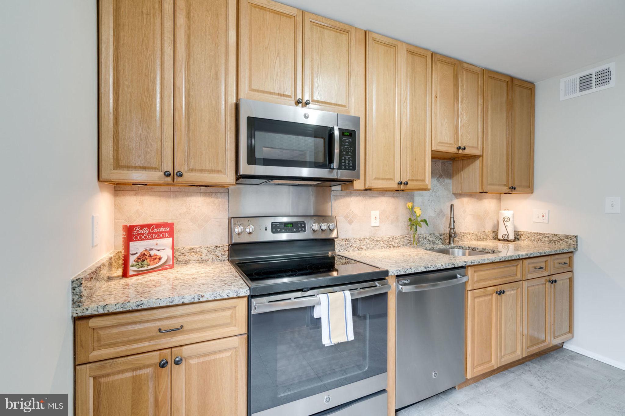 7759 Euclid Way Springfield, VA 22153 - Photo 11 of 65 Under cabinet lighting