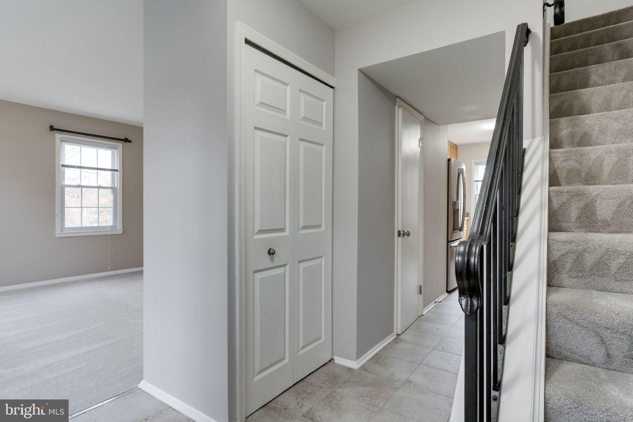 7759 Euclid Way Springfield, VA 22153 - Photo 4 of 65 Front entrance, coat closet & living room to left