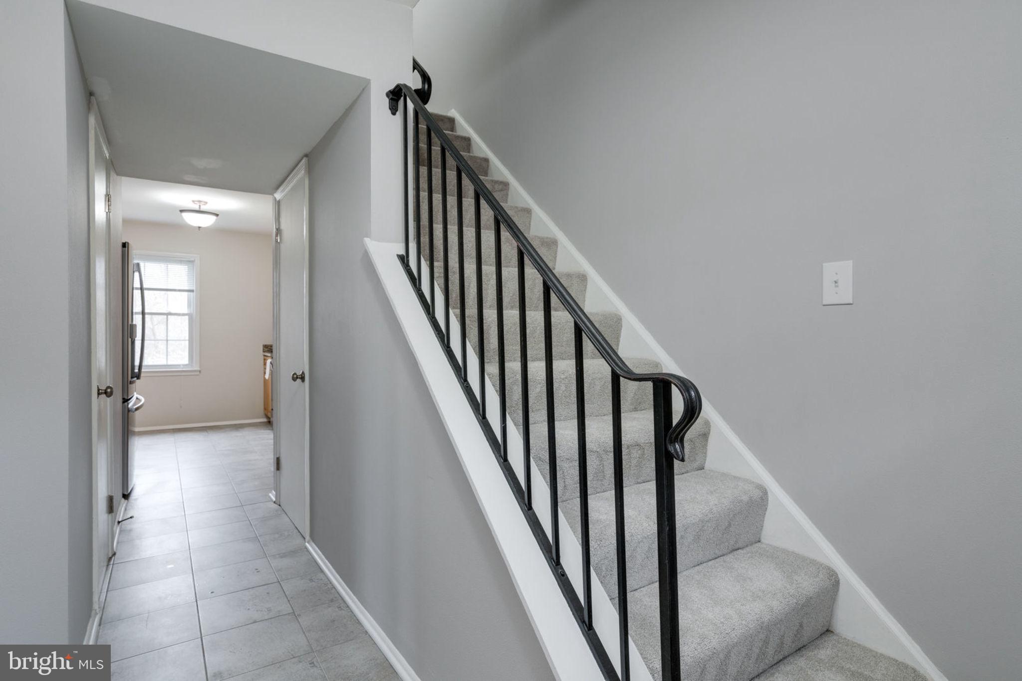 7759 Euclid Way Springfield, VA 22153 - Photo 5 of 65 Front entrance and hallway to kitchen
