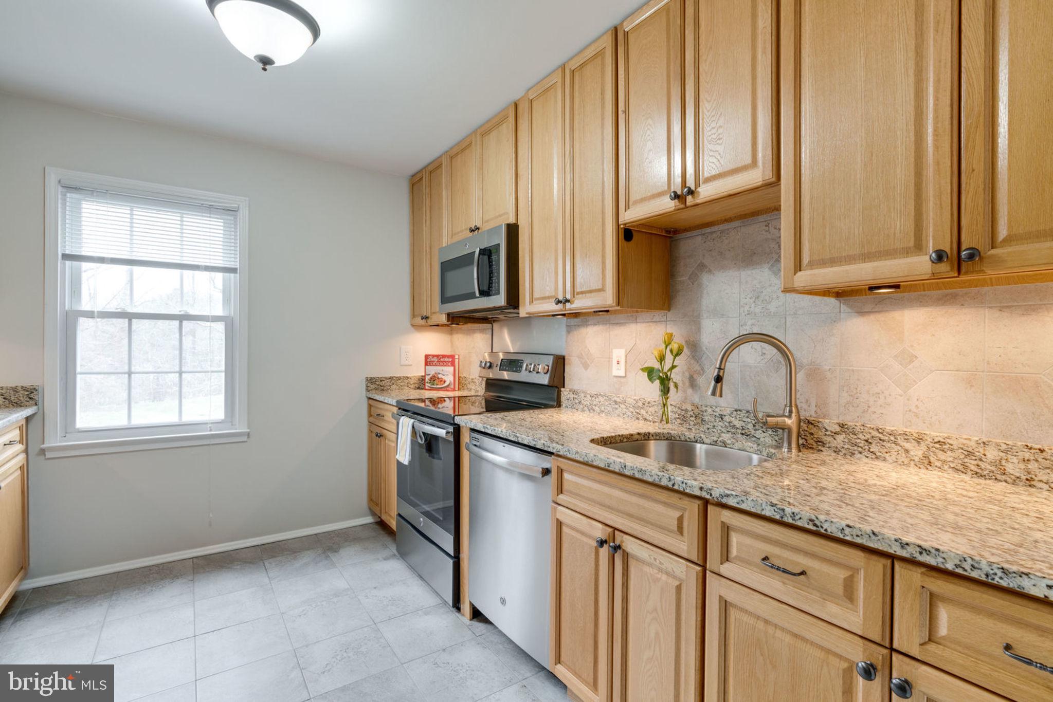7759 Euclid Way Springfield, VA 22153 - Photo 6 of 65 Spacious kitchen with 42" cabinets to the ceiling