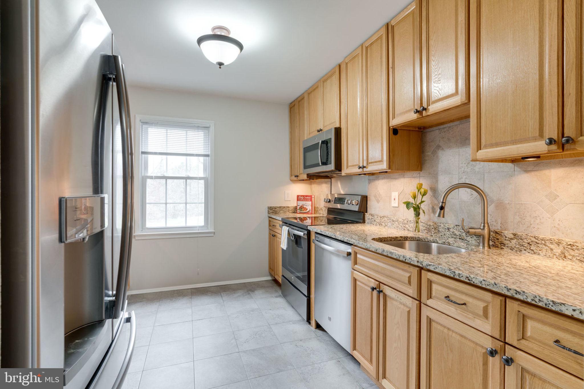 7759 Euclid Way Springfield, VA 22153 - Photo 7 of 65 Over sized refrigerator with ice maker