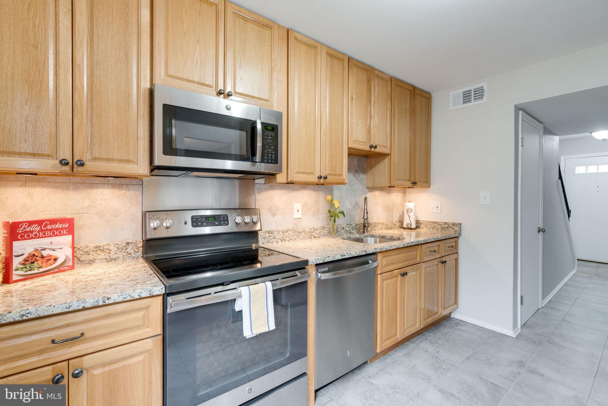 7759 Euclid Way Springfield, VA 22153 - Photo 8 of 65 All GE Stainless Steel matching appliances