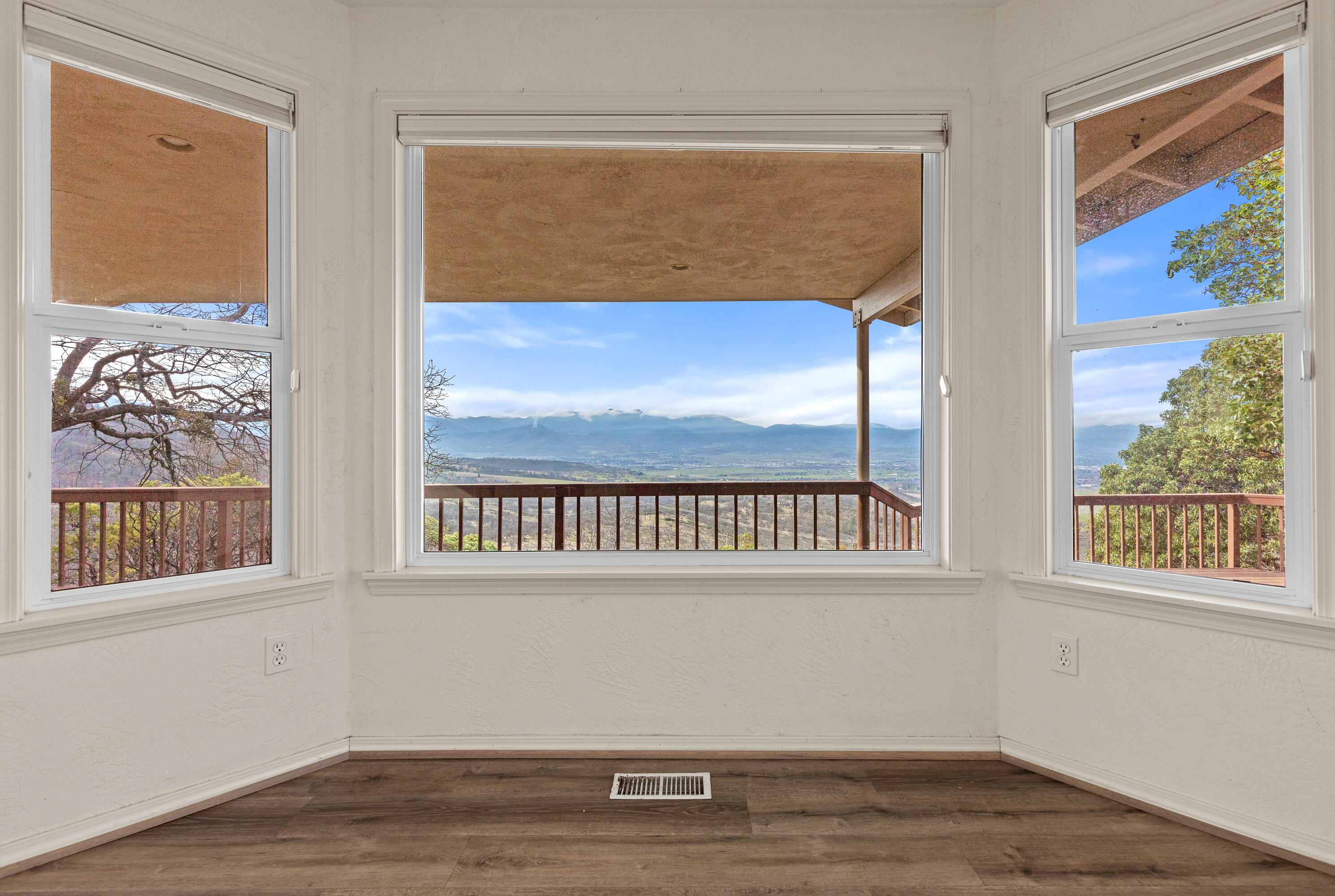 6550 Hillcrest Road Medford, OR 97504 - Photo 12 of 62 Views from the Dining Area