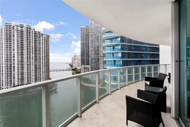 $4,400 | 300 South Biscayne Boulevard, Unit T1608, Miami, FL 33131