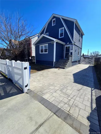 $879,000 | 195-20 122nd Avenue | St. Albans