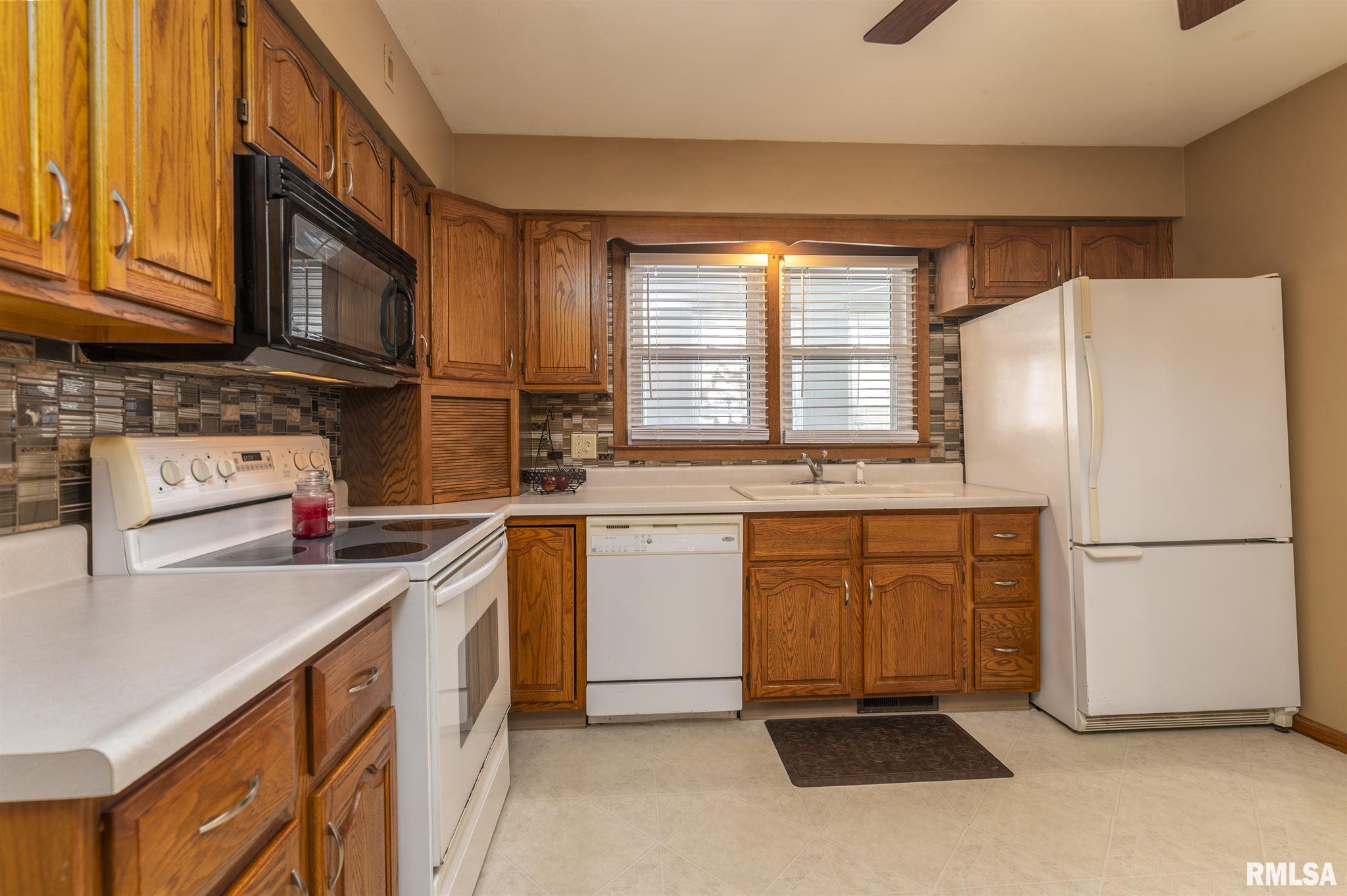 736 Westerfield Road Davenport, IA 52806 - Photo 6 of 18 Gallery Image 6