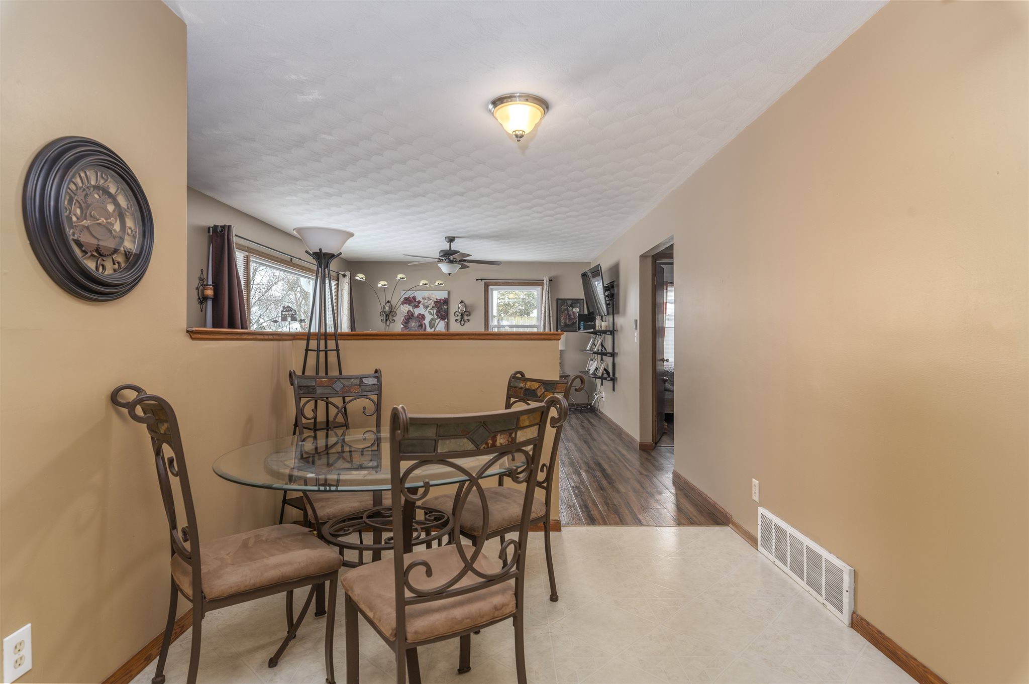 736 Westerfield Road Davenport, IA 52806 - Photo 8 of 18 Gallery Image 8