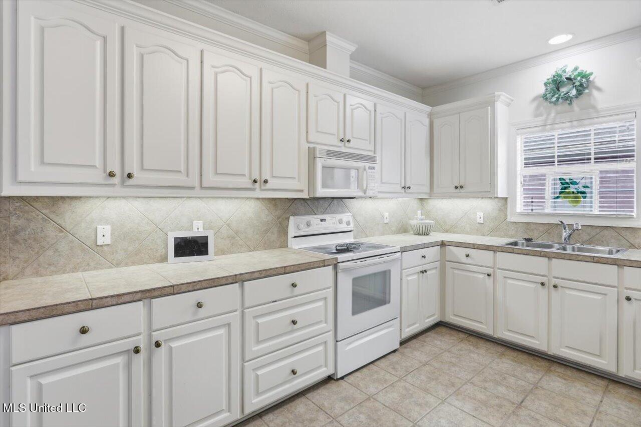 505 Spring Lake Drive Pearl, MS 39208 - Photo 9 of 33 10-505 Spring Lake Dr _ Home Tours MS