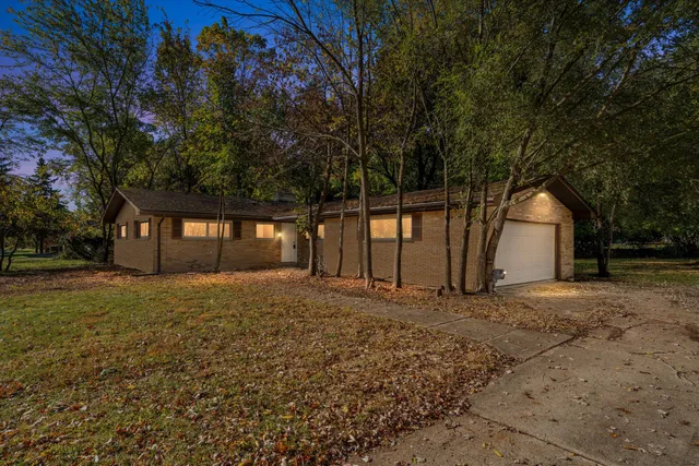 $369,500 | 26261 La Muera Street, Farmington, MI 48334