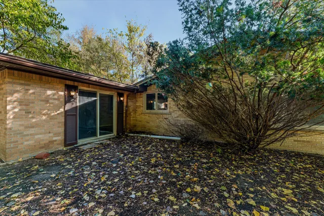 $369,500 | 26261 La Muera Street, Farmington, MI 48334