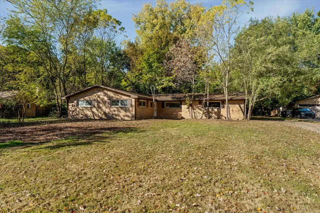 $369,500 | 26261 La Muera Street, Farmington, MI 48334