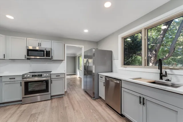 $369,500 | 26261 La Muera Street, Farmington, MI 48334