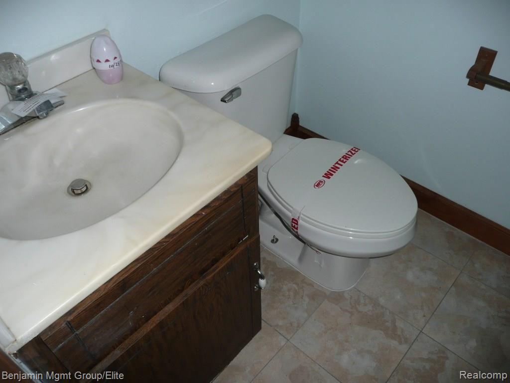 23676 Tuck Road Farmington Hills, MI 48336 - Photo 11 of 15