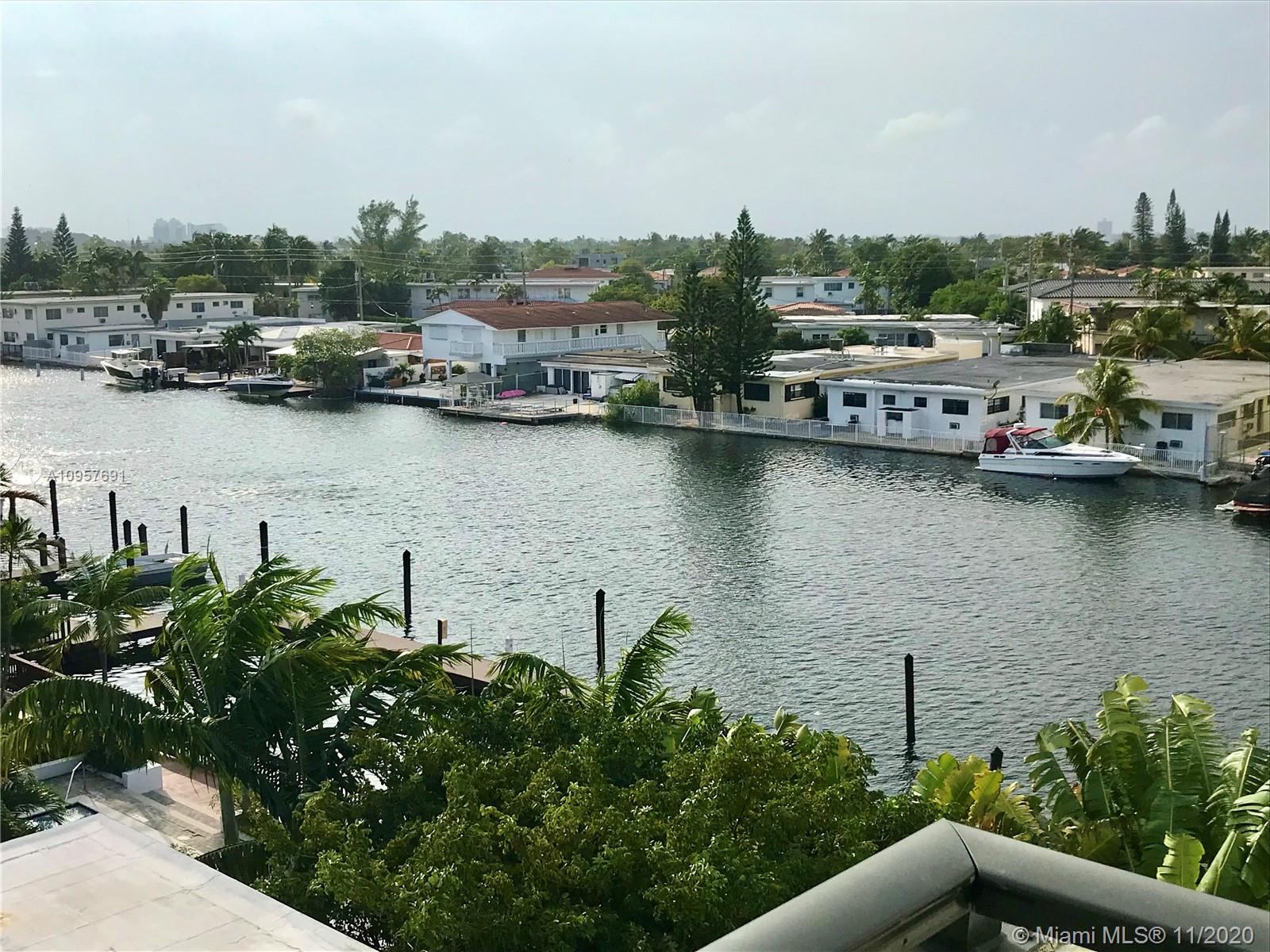 Balcony - Canal View