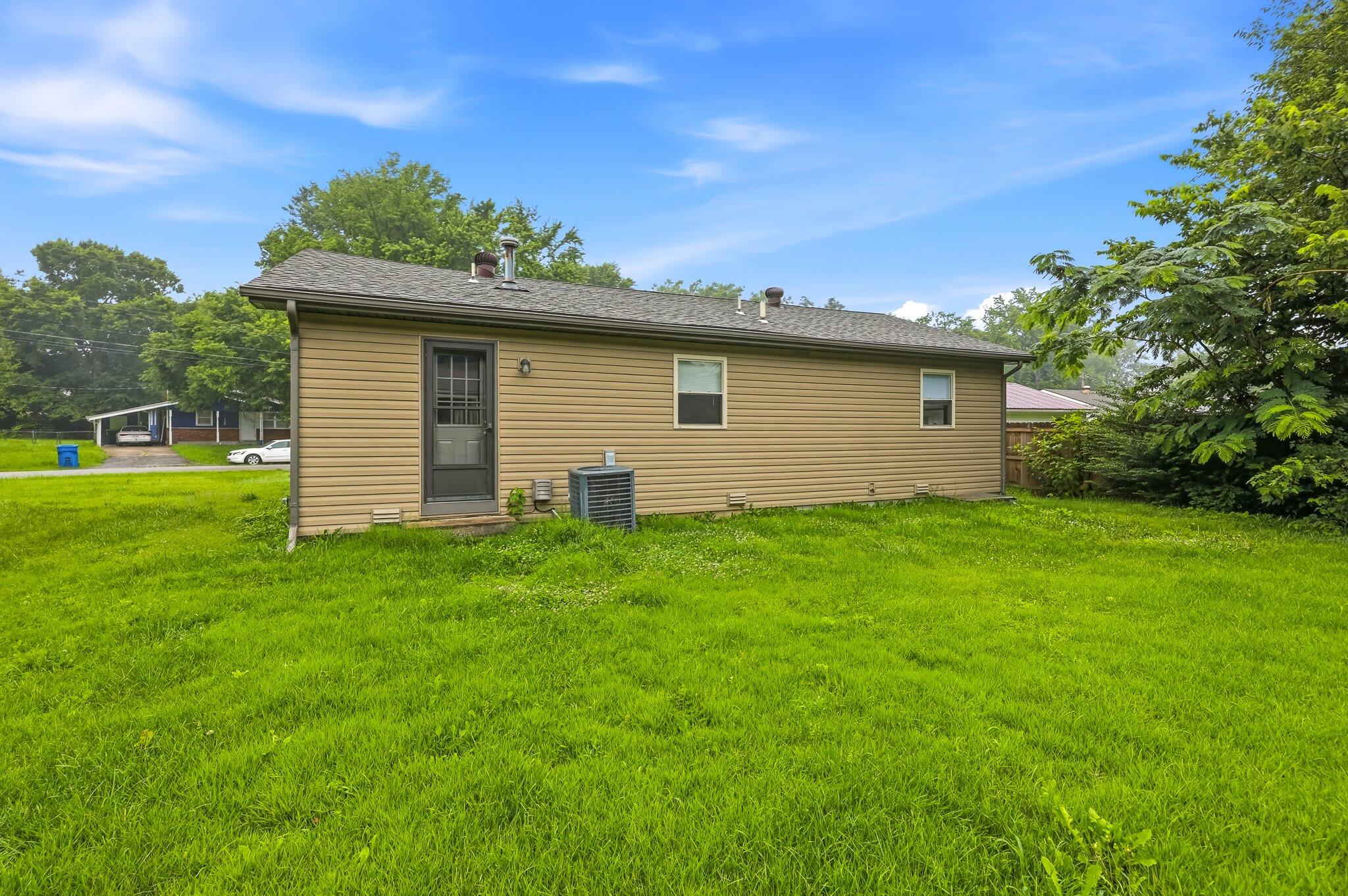 1324 South Estate Avenue Springfield, MO 65804 - Photo 11 of 12 12-1324_ESTATE_010