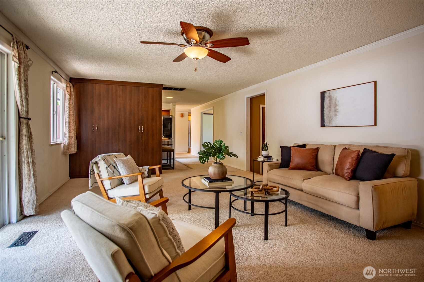 3949 Southeast 10th Place Renton, WA 98058 - Photo 5 of 38 Gallery Image 5