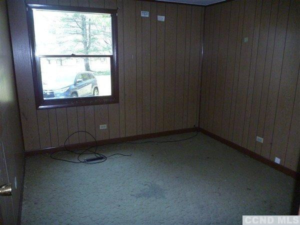 214 Old Rte 23 Cairo, NY 12413 - Photo 6 of 10 an empty room with a window