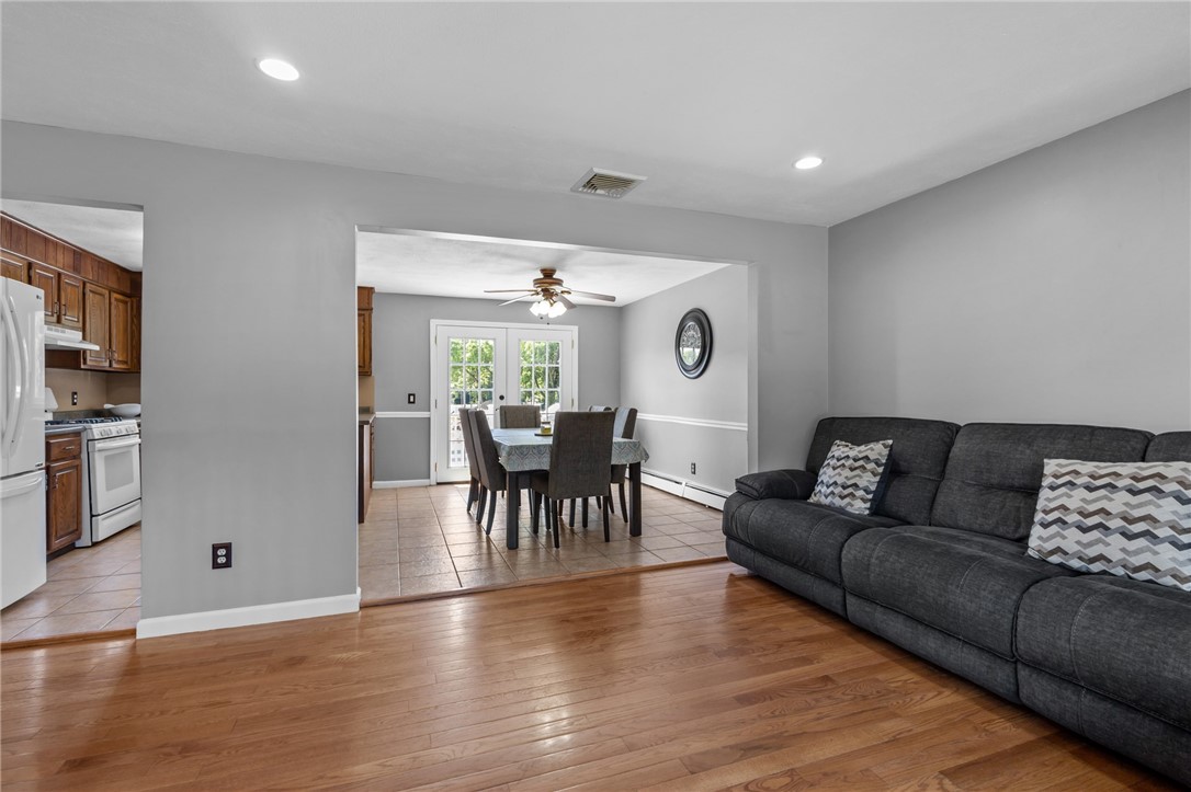 38 Bateman Avenue Cranston, RI 02920 - Photo 12 of 41